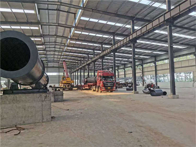 安徽客戶1.5*15米滾筒烘干機安裝現(xiàn)場