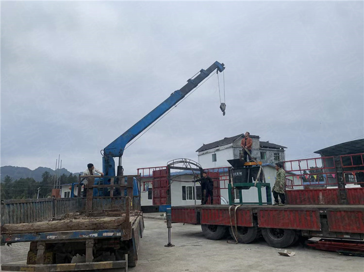 酒糟豬糞有機肥生產(chǎn)客戶規(guī)劃現(xiàn)場,設(shè)備生產(chǎn)線到貨