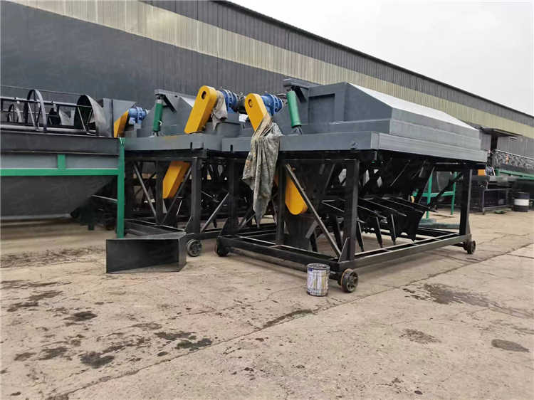 液壓槽式翻拋機適用于好氧發(fā)酵設(shè)備