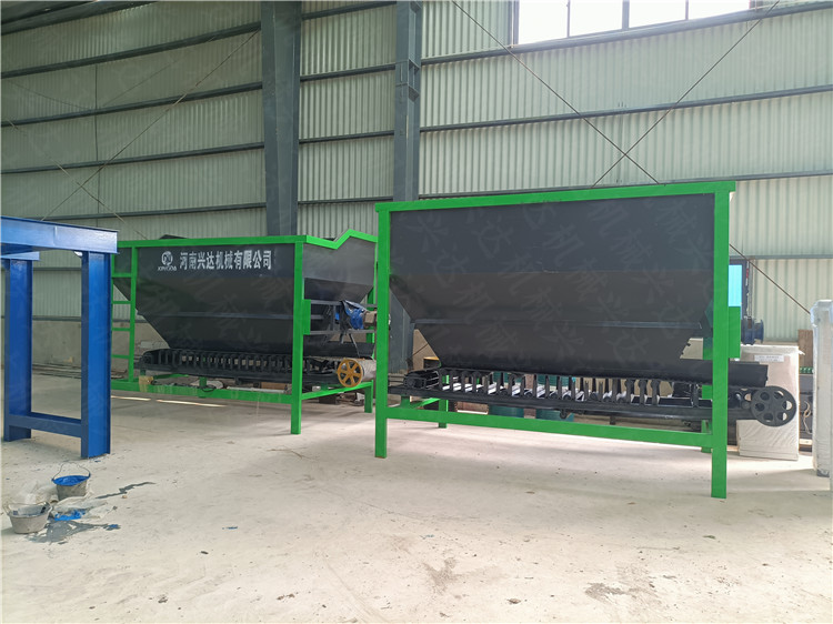 雞糞秸稈粉狀有機(jī)肥生產(chǎn)線設(shè)備現(xiàn)場