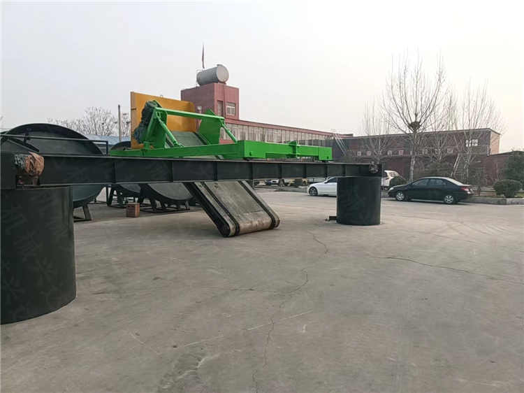 大跨度5米鏈板翻拋機 雞糞牛糞養(yǎng)殖糞污處理堆肥機 興達發(fā)酵腐熟有機肥設(shè)備