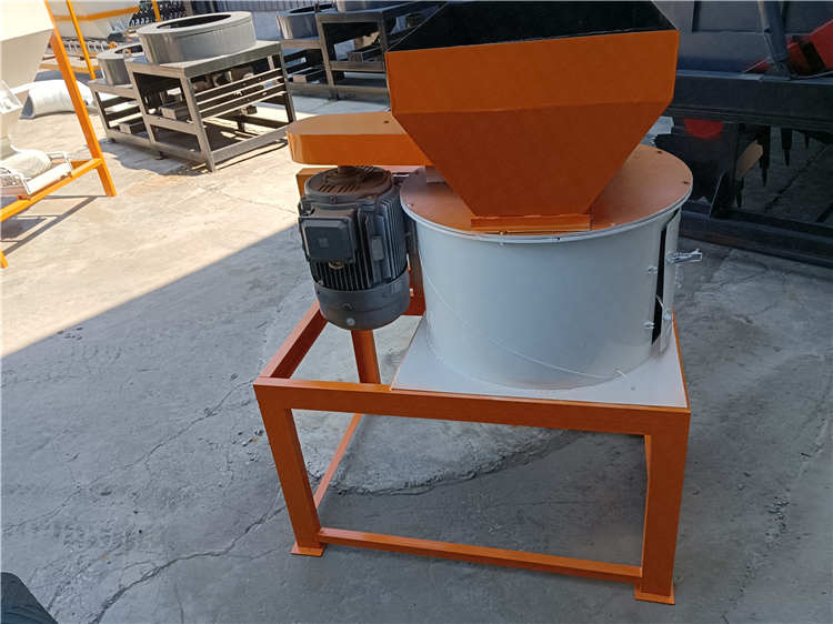 酒糟菌渣 養(yǎng)殖場畜禽糞便污泥有機肥立式粉碎機 興達破碎機供應廠家