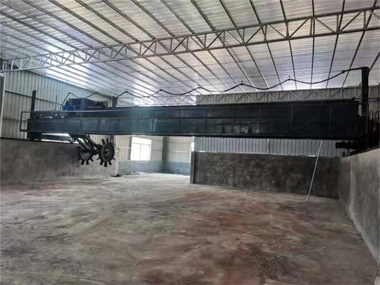 供應(yīng)大型糞便發(fā)酵有機(jī)肥設(shè)備 輪盤翻拋機(jī) 大跨度堆肥雞糞羊糞處理機(jī)