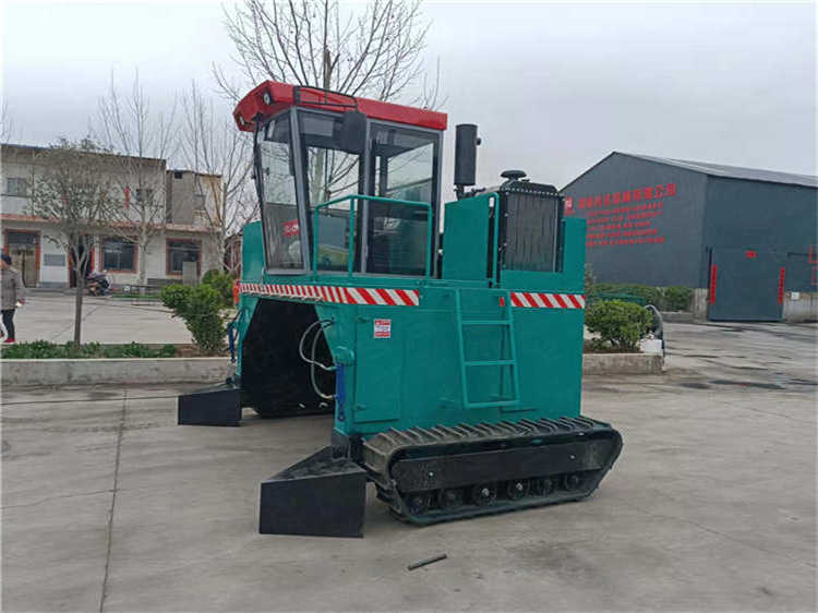 定制養(yǎng)殖場羊糞牛糞履帶翻拋機(jī) 小型自走行走式堆肥設(shè)備 自動化操作簡單